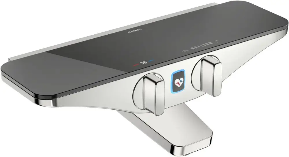Wandmontierte Brausebatterie in Chrom und Grau von HANSA mit zwei Bediengriffen und digitalem Temperaturdisplay.